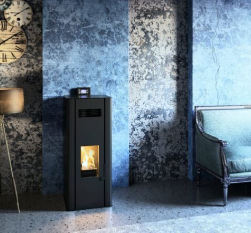 Elettra: black freestanding pellet stove in a lounge